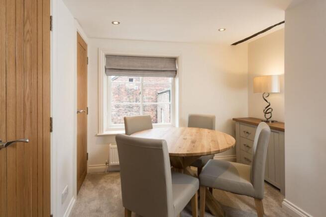 2 bed Apartment to rent Image 4
