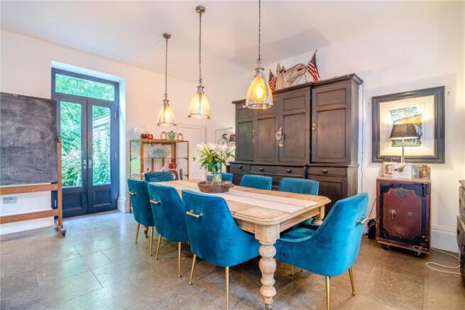 7 bed Detached for sale Image 10