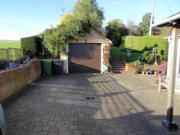 Side Drive&Patio