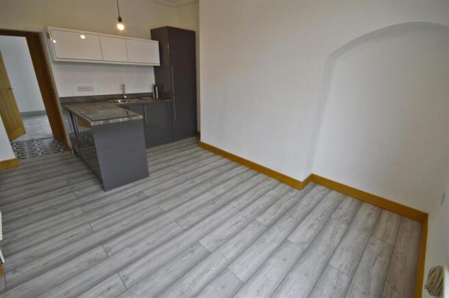 2 bed Flat to rent Image 4