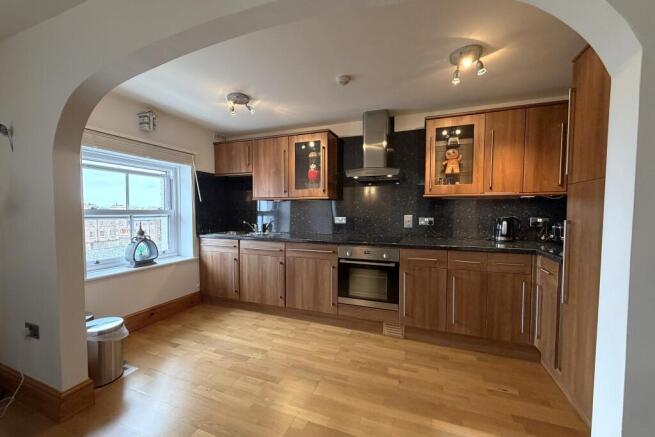 3 bed Flat for sale Image 6