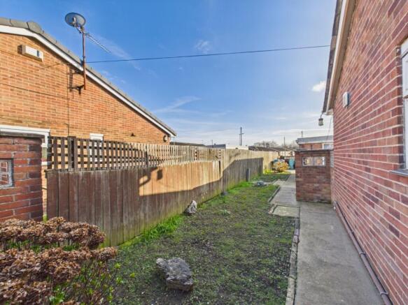 2 bed Semi-Detached Bungalow for sale Image 10