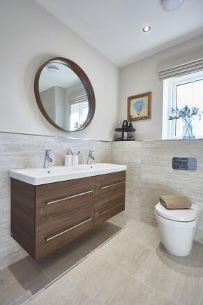 5 bed Detached for sale Image 10