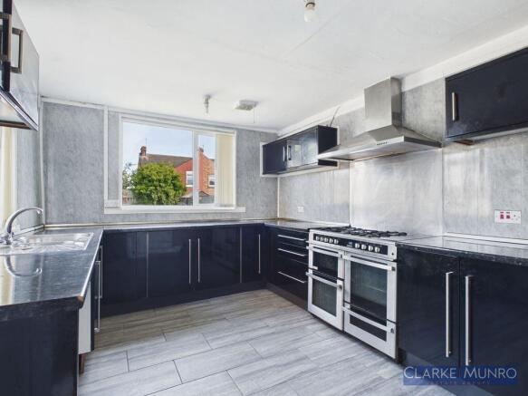 4 bed Semi-Detached for sale Image 7
