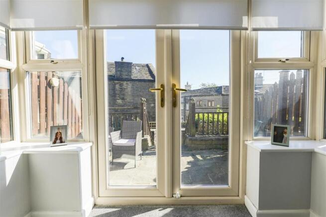 3 bed Town House for sale Image 6