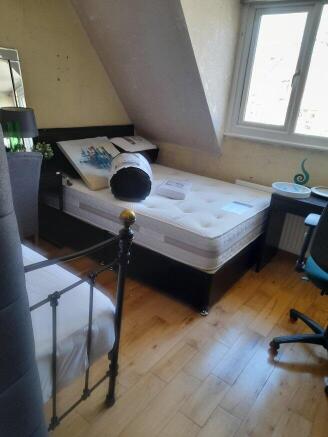 3 bed House Share to rent Image 10