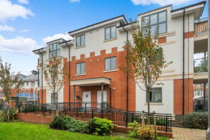 5, Goddard House, Hansler Grove, East Molesey KT8 9FG