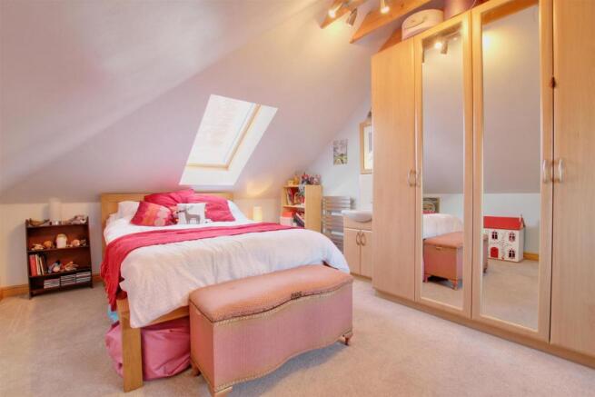 BEDROOM 2