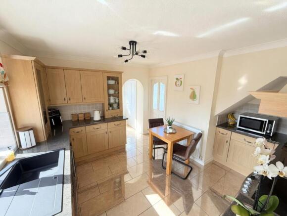 kitchen 3.jpg