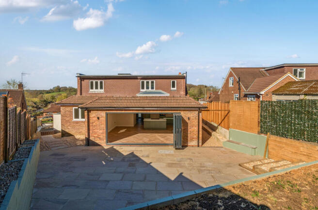 1438300-4-69d4ccd...