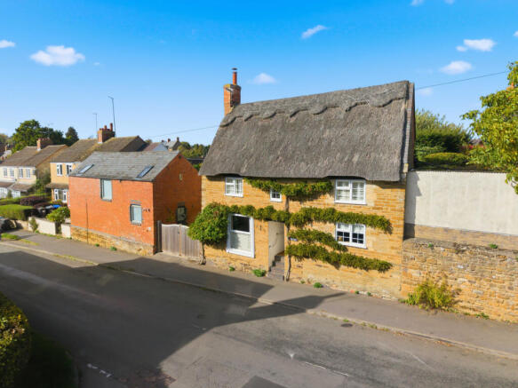 5-bed detached on Hillside Kettering Road, Walgrave, Northampton NN6 9PH, £800,000