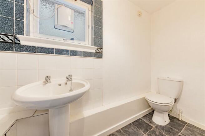 35 Lulworth Court Dundee-8.JPG