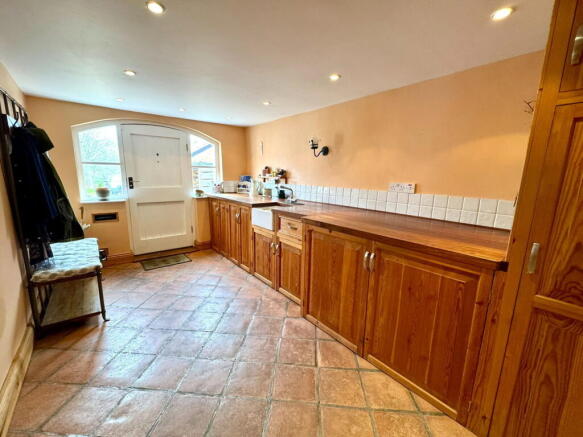4 bed Semi-Detached for sale Image 11
