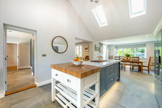KITCHEN / DINER