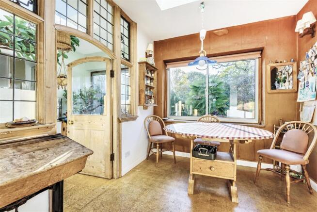 Breakfast Room: