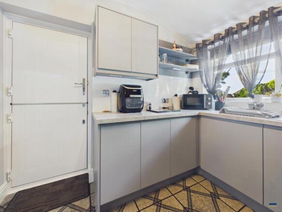 3 bed House for sale Image 10