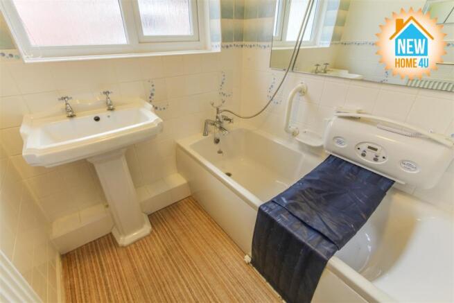 FAMILY BATHROOM:
