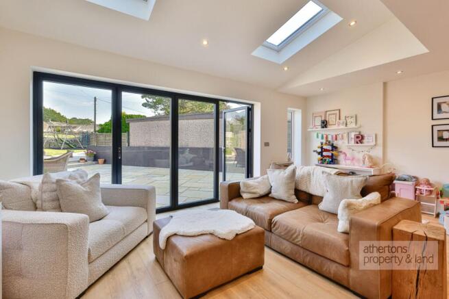 4 bed Semi-Detached for sale Image 12