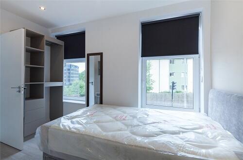 2 bed Terraced to rent Image 6