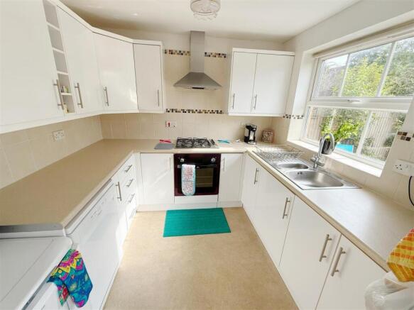 Goodwood Close, Stratford-upon-Avon photo 4