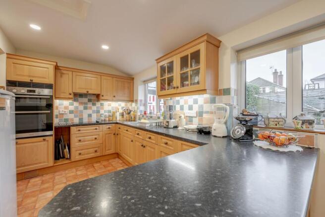 3 bed Semi-Detached for sale Image 6