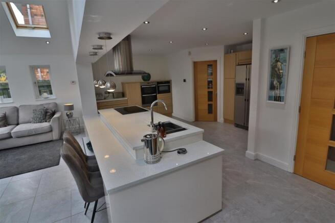 OPEN PLAN FAMILY/DINING ROOM/KITCHEN