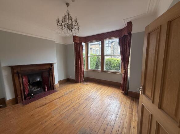 6 bed House to rent Image 5