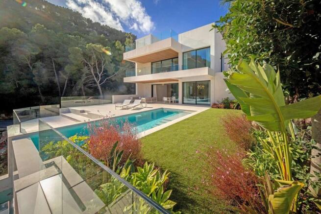 03-Design-Ikone in Son Vida mit Weitblick-kaufen-rasen