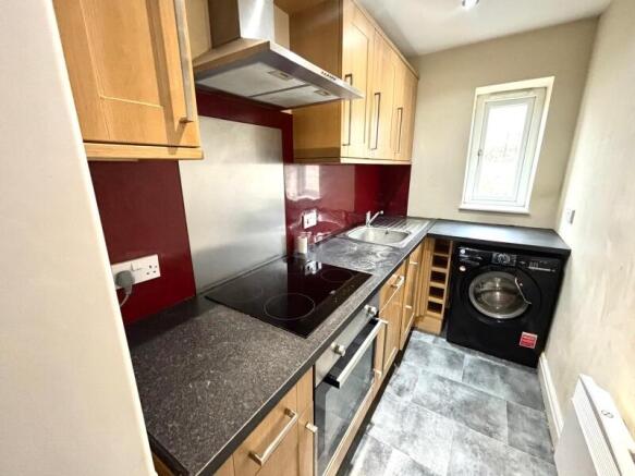 3 bed Flat to rent Image 4