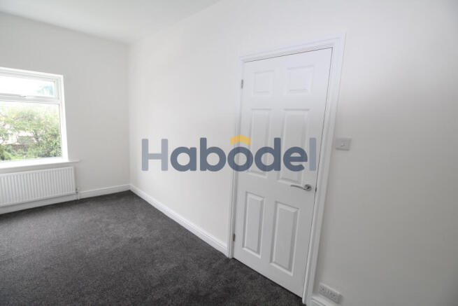 2 bed Terraced to rent Image 5