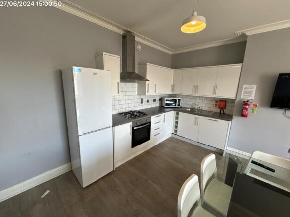 Flat7169bWhiteladies-Kitchen-13655327-78-0