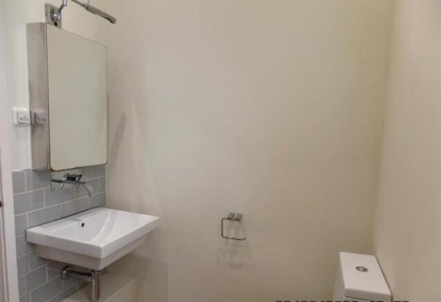 basin w.c..JPG