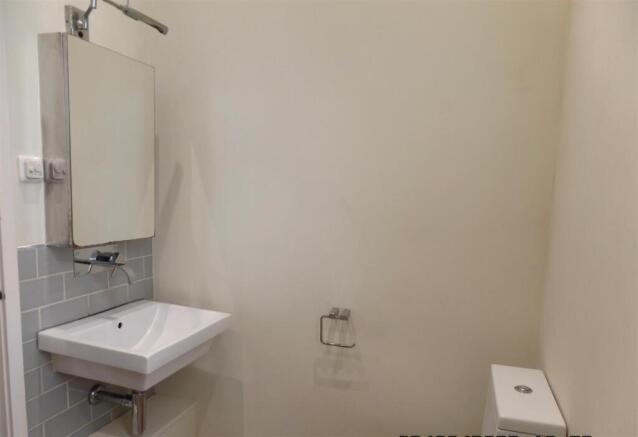 basin w.c..JPG