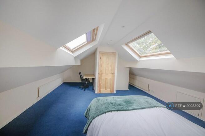 5 bed Semi-Detached to rent Image 9