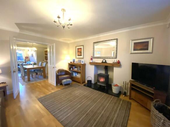 sitting room through.jpg