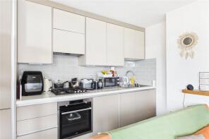 24, Oldfield House, West Drive, London SW16 1RT