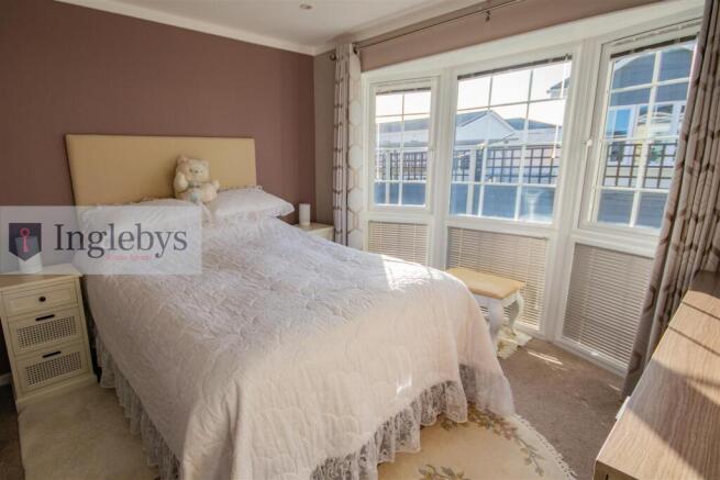 2 bed Park Home for sale Image 12