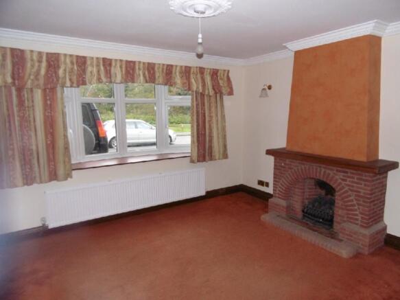 Living room 2.JPG