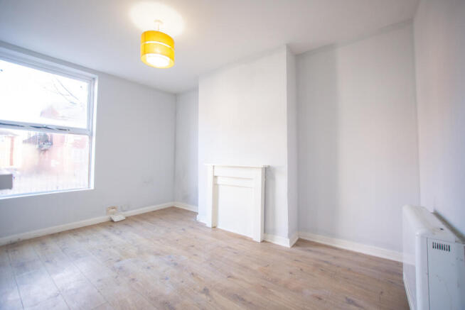 1 bed Ground Flat to rent Image 4