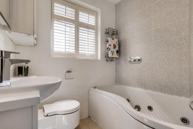 13_Bathroom-0.jpg