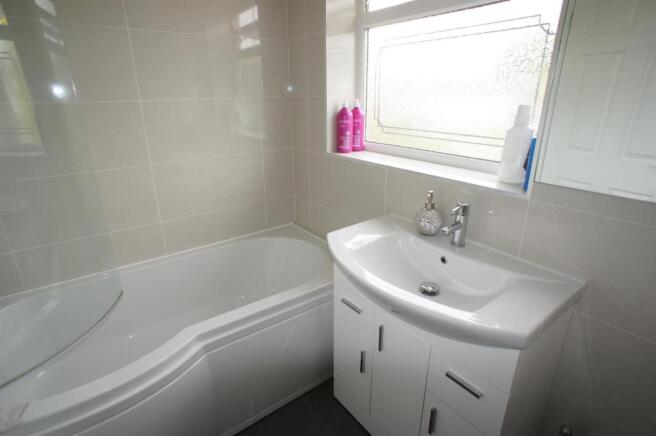 BATHROOM/WC