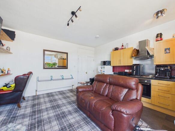 2 bed Flat for sale Image 4