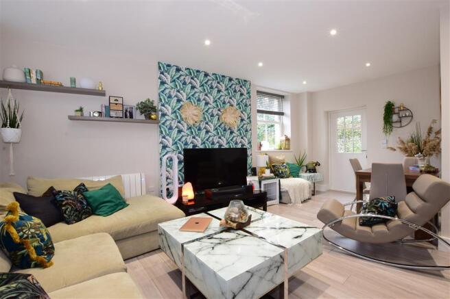 Lounge/Kitchen