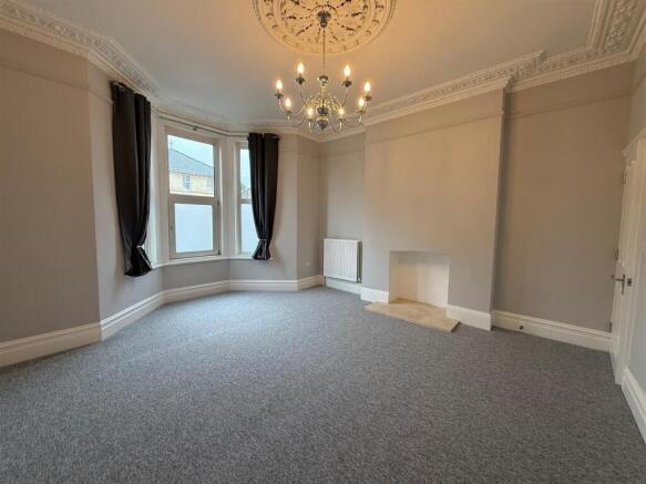 Bedroom 1.jpg
