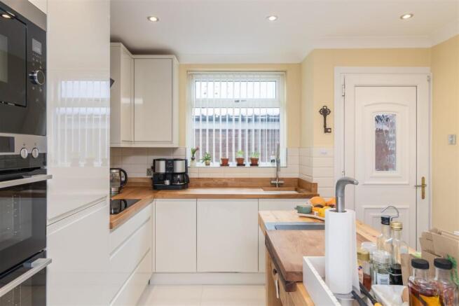 Welham Road 19-Dining Kitchen F.jpg
