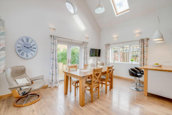 5 bed Detached for sale Image 6