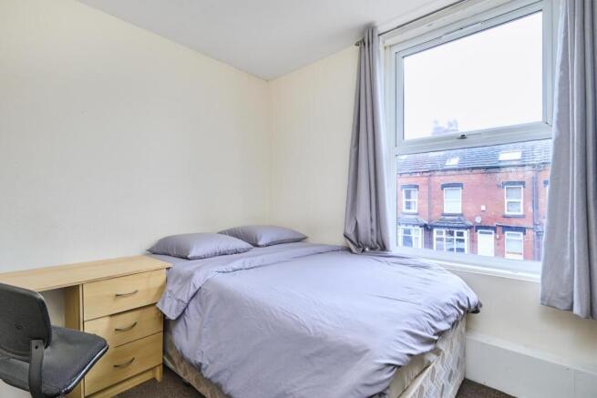 5 bed House to rent Image 8