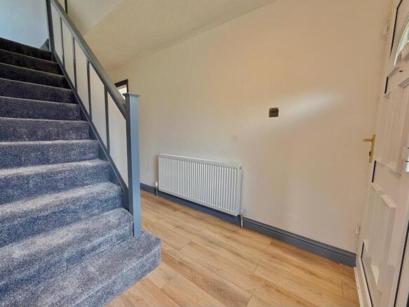 4 bed Detached to rent Image 7