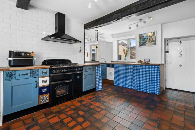 4 bed Detached for sale Image 7