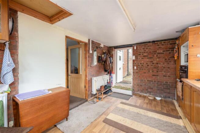 4 bed House for sale Image 5